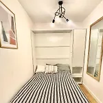 Apartment Tourism - In The Middle Of The Center